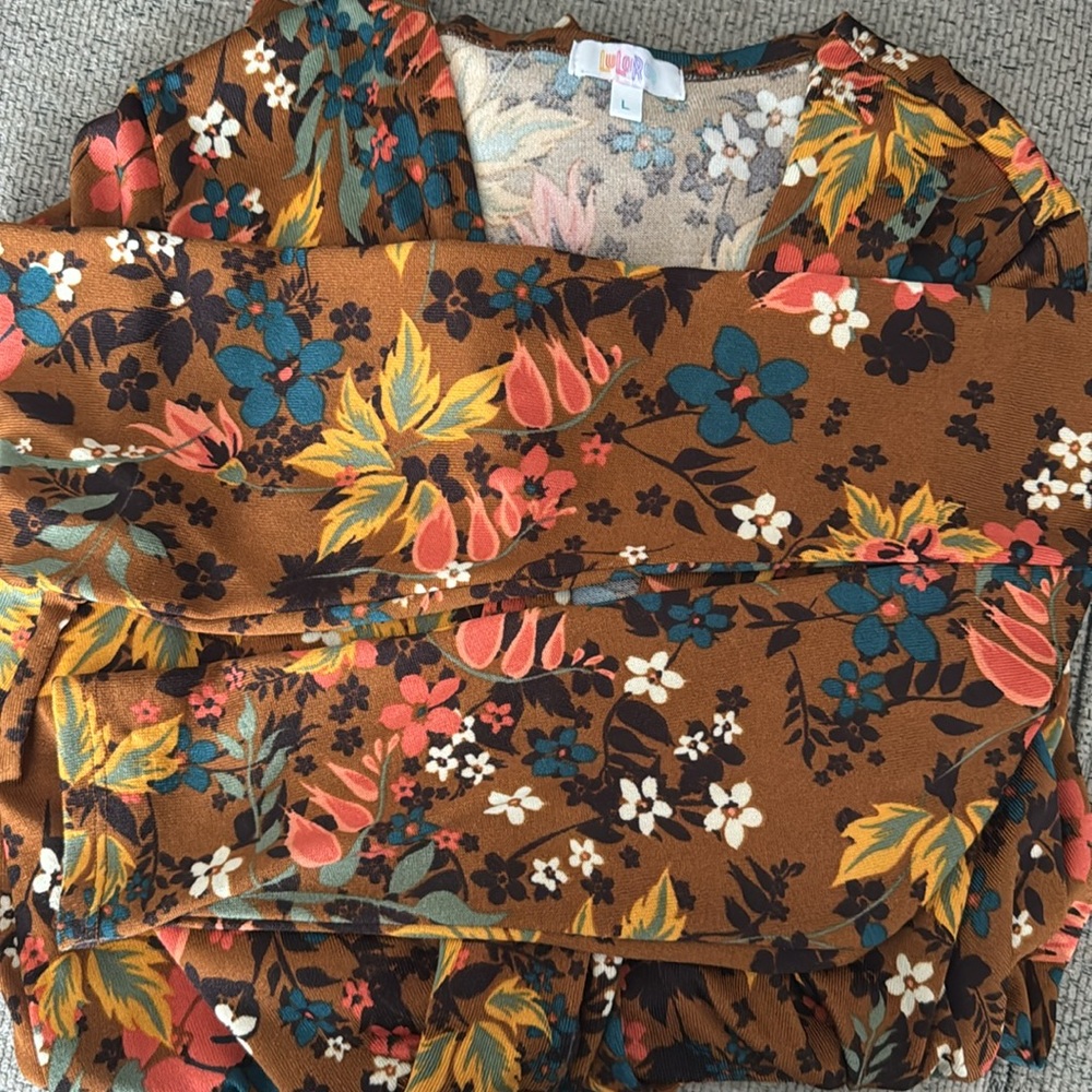 LuLaRoe floral cardigan. - Picture 3 of 4